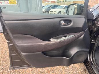 Nissan Leaf 30kWh Acenta Auto 5dr
