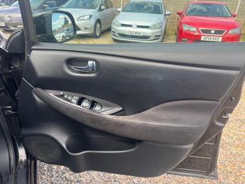Nissan Leaf 30kWh Acenta Auto 5dr