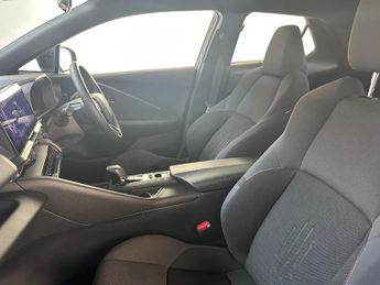 Toyota C-HR 2.0 VVT 13.6kWh Design CVT Euro 6 (s/s) 5dr