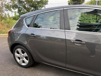 Vauxhall Astra 1.6 16v SRi Hatchback 5dr Petrol Auto Euro 5 (115 ps)