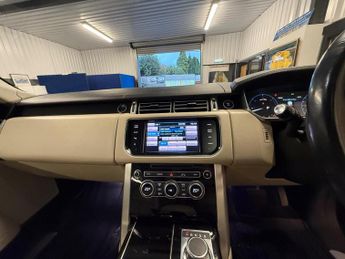 Land Rover Range Rover 4.4 SD V8 Vogue SUV 5dr Diesel Auto 4WD Euro 5 (339 ps)