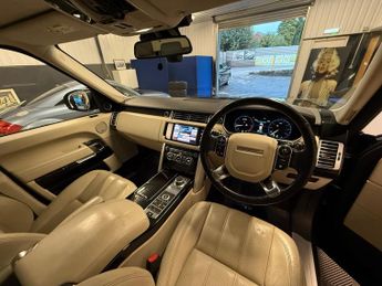 Land Rover Range Rover 4.4 SD V8 Vogue SUV 5dr Diesel Auto 4WD Euro 5 (339 ps)
