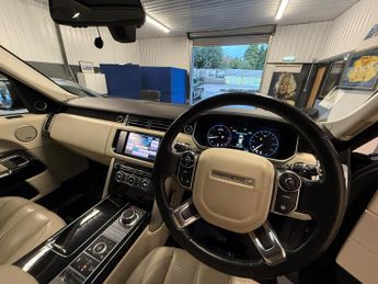 Land Rover Range Rover 4.4 SD V8 Vogue SUV 5dr Diesel Auto 4WD Euro 5 (339 ps)