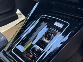 VOLKSWAGEN GOLF 2.0 TSI GTI