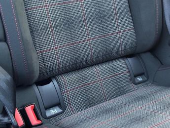 VOLKSWAGEN GOLF 2.0 TSI GTI