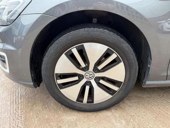 Volkswagen e-Golf 35.8kWh e-Golf Auto 5dr