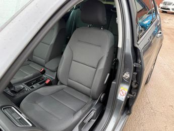 Volkswagen e-Golf 35.8kWh e-Golf Auto 5dr