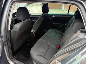 Volkswagen e-Golf 35.8kWh e-Golf Auto 5dr