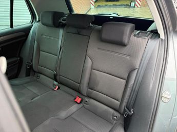 Volkswagen e-Golf 35.8kWh e-Golf Auto 5dr