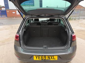 Volkswagen e-Golf 35.8kWh e-Golf Auto 5dr