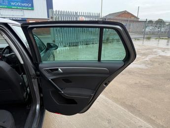 Volkswagen e-Golf 35.8kWh e-Golf Auto 5dr