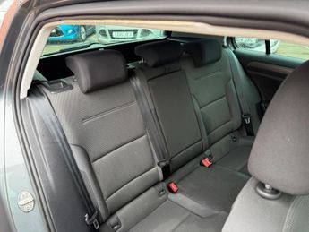 Volkswagen e-Golf 35.8kWh e-Golf Auto 5dr