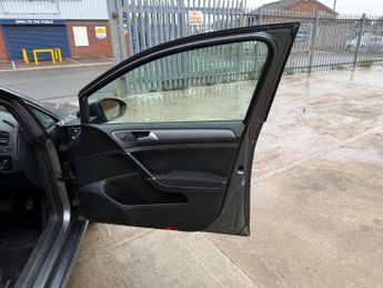 Volkswagen e-Golf 35.8kWh e-Golf Auto 5dr