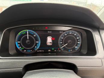 Volkswagen e-Golf 35.8kWh e-Golf Auto 5dr
