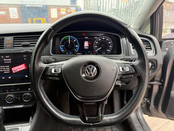 Volkswagen e-Golf 35.8kWh e-Golf Auto 5dr