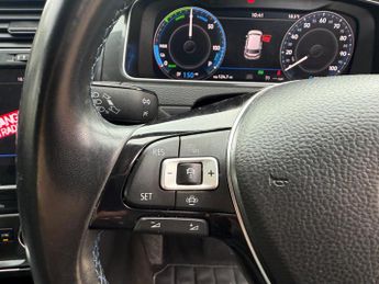 Volkswagen e-Golf 35.8kWh e-Golf Auto 5dr