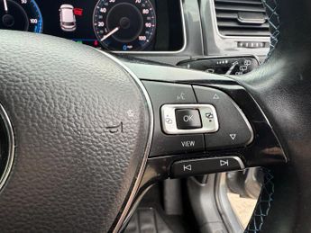 Volkswagen e-Golf 35.8kWh e-Golf Auto 5dr