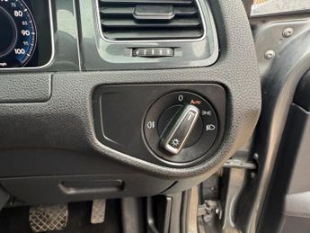 Volkswagen e-Golf 35.8kWh e-Golf Auto 5dr