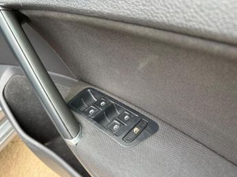 Volkswagen e-Golf 35.8kWh e-Golf Auto 5dr