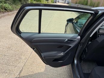 Volkswagen e-Golf 35.8kWh e-Golf Auto 5dr