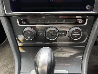 Volkswagen e-Golf 35.8kWh e-Golf Auto 5dr