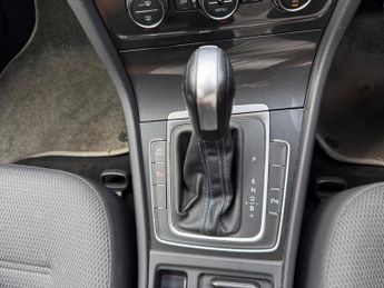 Volkswagen e-Golf 35.8kWh e-Golf Auto 5dr
