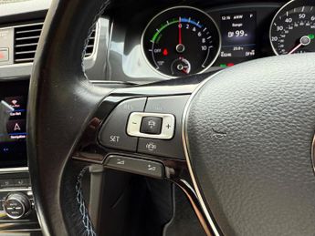 Volkswagen e-Golf 35.8kWh e-Golf Auto 5dr