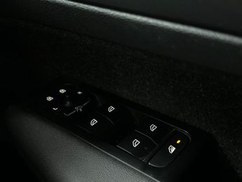 Volvo XC40 1.5h T4 Recharge 10.7kWh R-Design Auto Euro 6 (s/s) 5dr