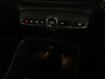 Volvo XC40 1.5h T4 Recharge 10.7kWh R-Design Auto Euro 6 (s/s) 5dr