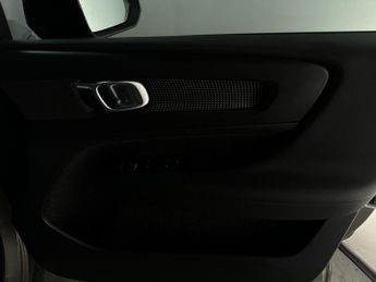 Volvo XC40 1.5h T4 Recharge 10.7kWh R-Design Auto Euro 6 (s/s) 5dr