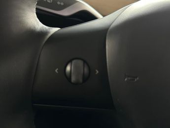 Tesla Model Y Auto RWD 5dr