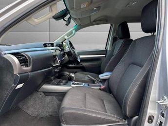 TOYOTA HI-LUX 2.8 D-4D Invincible Pickup Double Cab 4dr Diesel Auto 4WD Euro 6