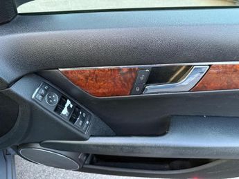 Mercedes-Benz C Class 2.1 C220 CDI Elegance Auto Euro 4 4dr
