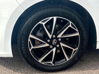 Toyota Yaris 1.5 VVT-h Design E-CVT Euro 6 (s/s) 5dr