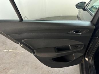 Volkswagen Golf 1.0 TSI Life Euro 6 (s/s) 5dr