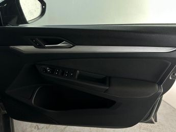 Volkswagen Golf 1.0 TSI Life Euro 6 (s/s) 5dr