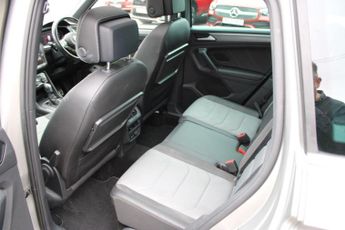 Volkswagen Tiguan 2.0 TDI R-Line Tech DSG Euro 6 (s/s) 5dr