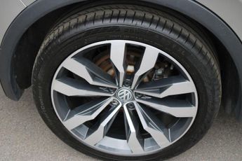 Volkswagen Tiguan 2.0 TDI R-Line Tech DSG Euro 6 (s/s) 5dr