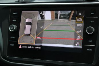 Volkswagen Tiguan 2.0 TDI R-Line Tech DSG Euro 6 (s/s) 5dr