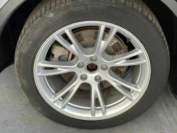 Tesla Model Y (Dual Motor) Long Range Auto 4WDE 5dr