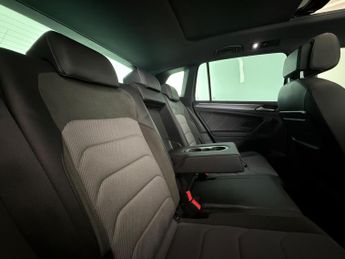 Volkswagen Tiguan 2.0 TDI R-Line Tech DSG 4Motion Euro 6 (s/s) 5dr