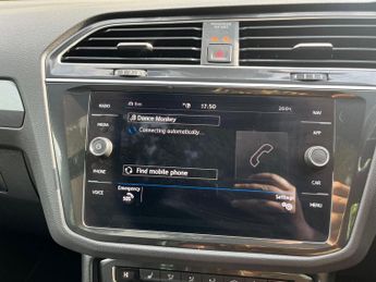 Volkswagen Tiguan 2.0 TDI R-Line Tech DSG Euro 6 (s/s) 5dr