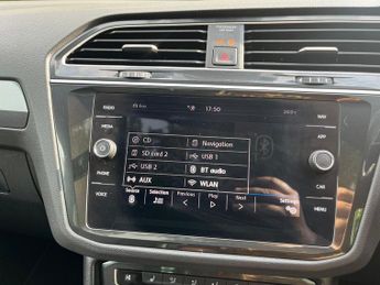 Volkswagen Tiguan 2.0 TDI R-Line Tech DSG Euro 6 (s/s) 5dr
