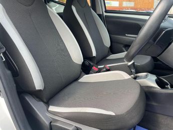 Toyota AYGO 1.0 VVT-i x-play x-shift Euro 5 5dr Euro 5