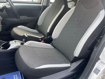 Toyota AYGO 1.0 VVT-i x-play x-shift Euro 5 5dr Euro 5