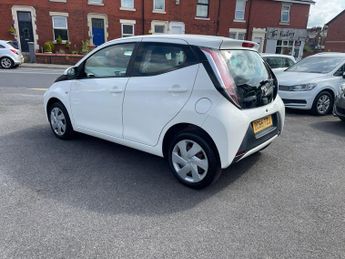 Toyota AYGO 1.0 VVT-i x-play x-shift Euro 5 5dr Euro 5