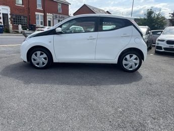 Toyota AYGO 1.0 VVT-i x-play x-shift Euro 5 5dr Euro 5