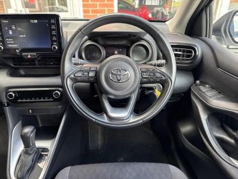 Toyota Yaris 1.5 VVT-h Design E-CVT Euro 6 (s/s) 5dr