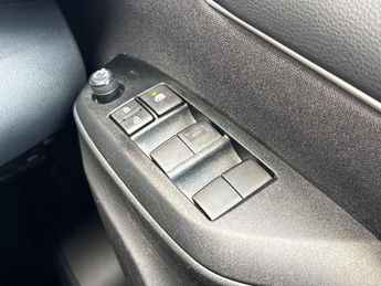 Toyota Yaris 1.5 VVT-h Design E-CVT Euro 6 (s/s) 5dr