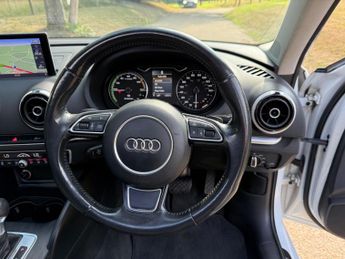 Audi A3 1.4 TFSI e-tron Sportback e-S Tronic Euro 6 5dr 8.8kWh